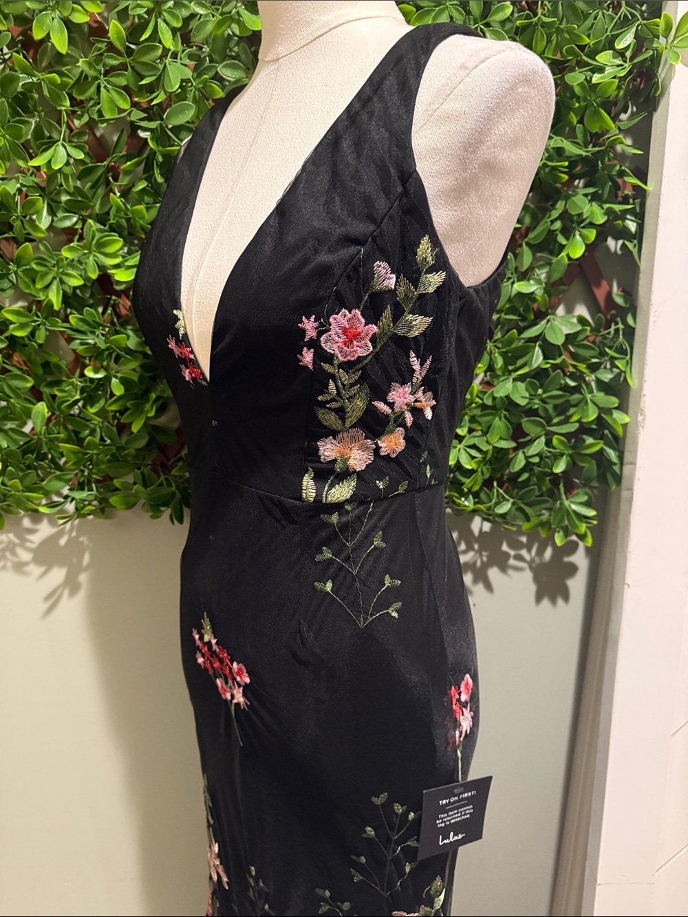 NWT-Soiree Blossom Black Floral Embroidered Mermaid Maxi Dress - Picture 8 of 16